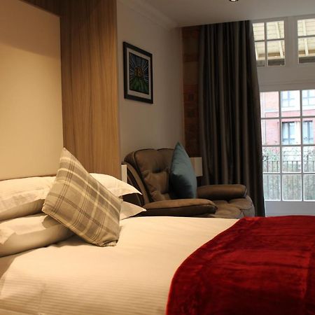 Waters Edge At Cocoa Suites York Buitenkant foto