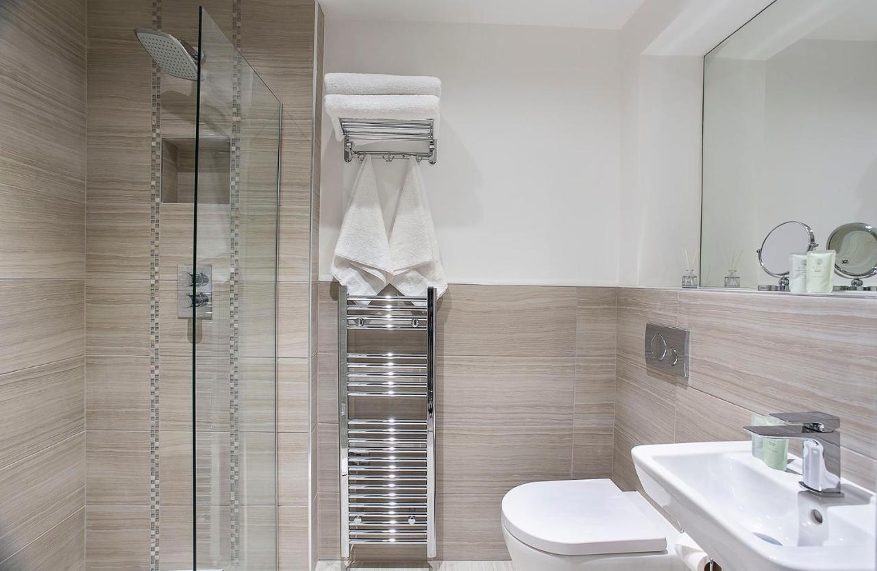 Waters Edge At Cocoa Suites York Buitenkant foto