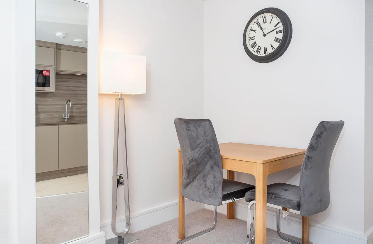Waters Edge At Cocoa Suites York Buitenkant foto