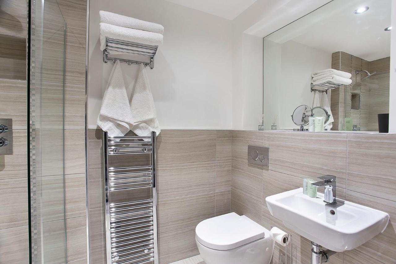 Waters Edge At Cocoa Suites York Buitenkant foto