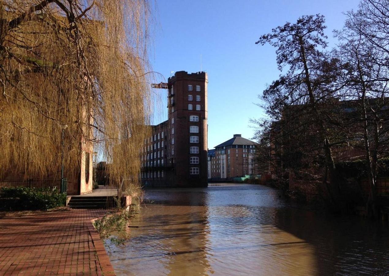 Waters Edge At Cocoa Suites York Buitenkant foto