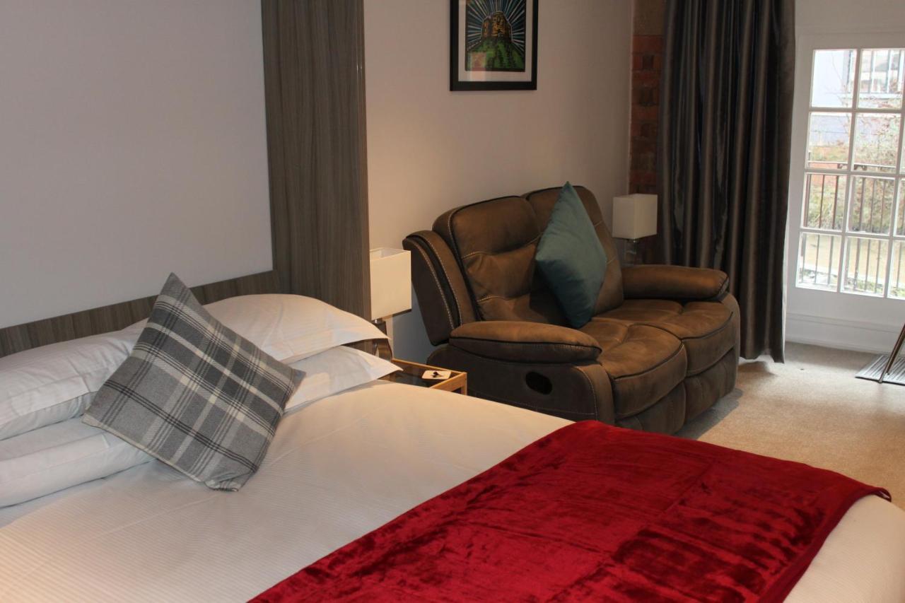 Waters Edge At Cocoa Suites York Buitenkant foto